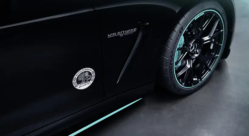 Los rines en acabado negro son parte del equipamiento específico. Foto: Mercedes-AMG