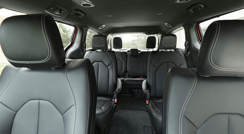 La popular funcionalidad Stow 'n Go, que permite plegar los asientos de la segunda y tercera fila para ampliar el espacio de carga, también estará presente. Foto:  Chrysler 