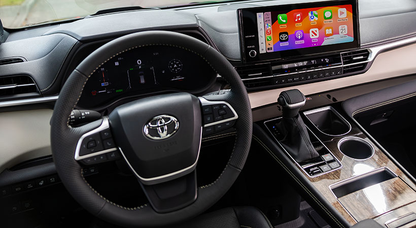 Las versiones más equipadas, comenzando con el XSE, también añaden una pantalla digital de 12.3 pulgadas para el tablero que instrumentos. Foto: Toyota