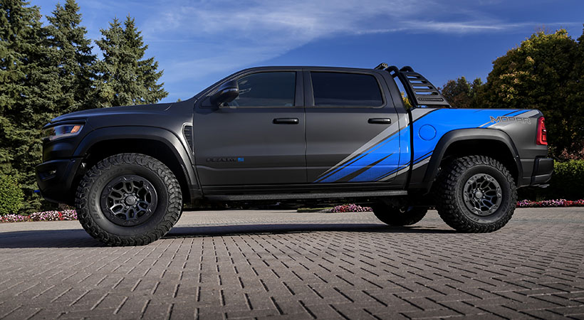La postura agresiva del vehículo está acentuada por rines de 37 pulgadas. Foto: Ram