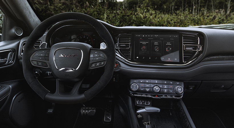 De serie incluye pantalla táctil de 10.1 pulgadas con navegación, Apple CarPlay y Android Auto inalámbricos. fOTO: dDOGE