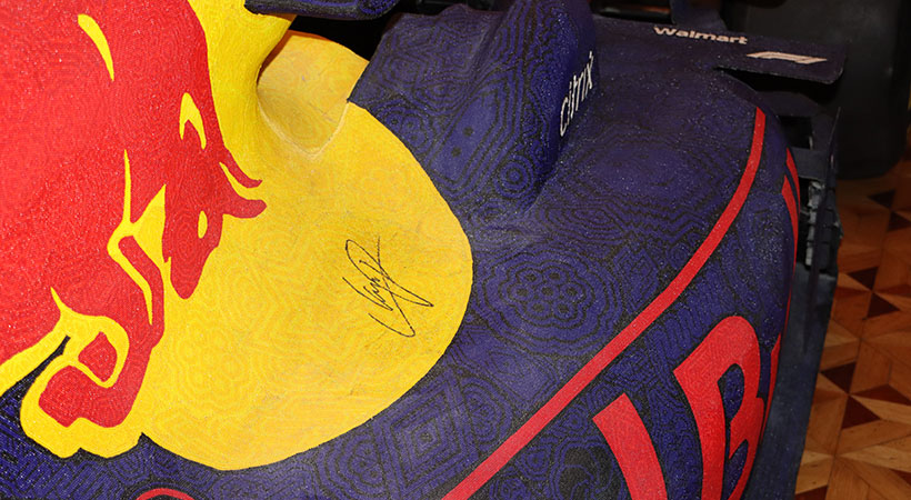 Esta obra de arte cuenta con el autógrafo de Sergio 