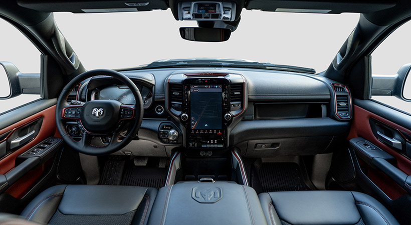 El interior, a tono con el exterior de la camioneta. Foto: INKAS