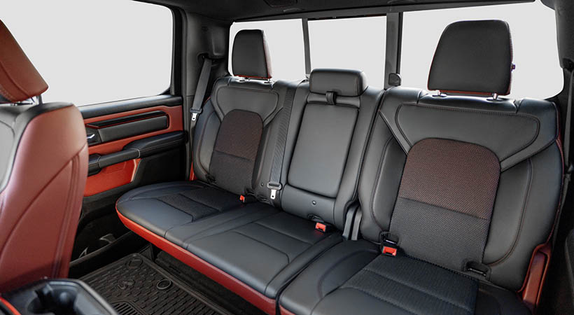 El interior mantiene el confort de esta troca. Foto: INKAS