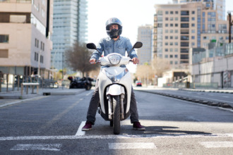 Más de 20,000 muertes en motocicleta por leyes de casco flexibles: Estudio
