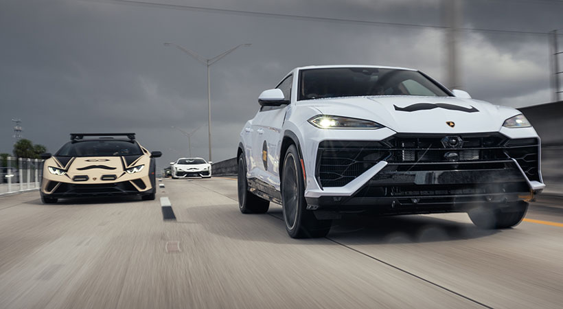 Con inconfundibles bigotes en los capós, los coches recorrieron algunos de los lugares más pintorescos de la ciudad. Foto: Lamborghini