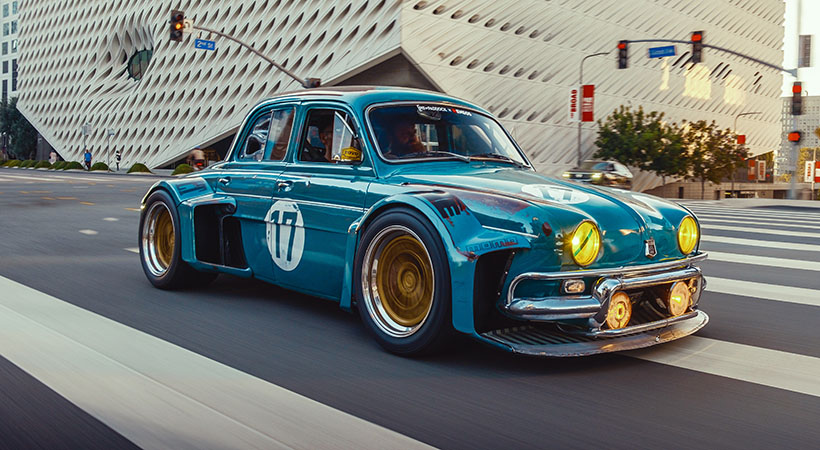 Este Renault Dauphine fue una de las estrellas en el stand de Eneos. Foto: Eneos