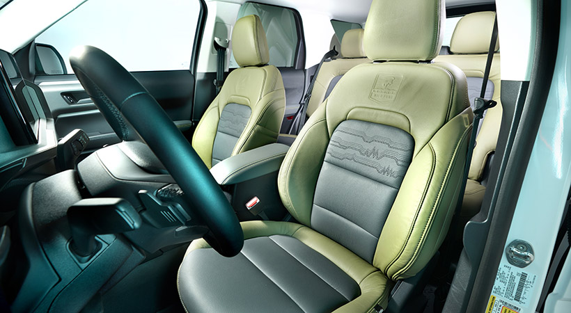 El interior cuenta con cubreasientos de Katzkin. Foto: Ford