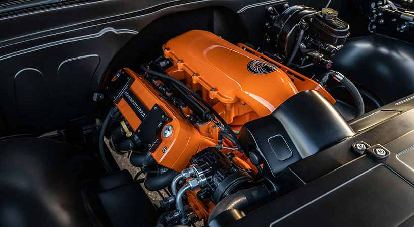 Bajo el capó de fibra de carbono, 