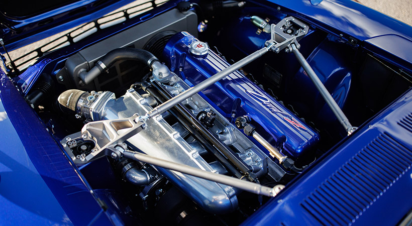 Bajo el capó, tenemos un bloque Datsun 280ZX L28 ajustado a L30. Foto: Eneos