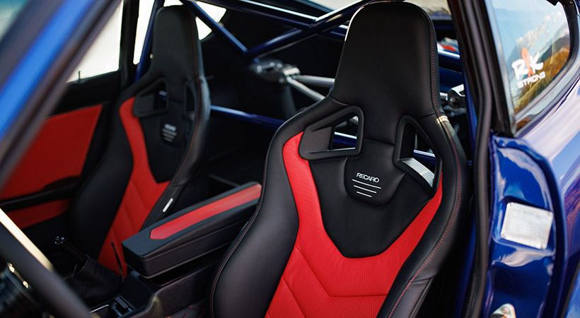 Los asientos de cubo están firmados por Recaro. Foto: Eneos