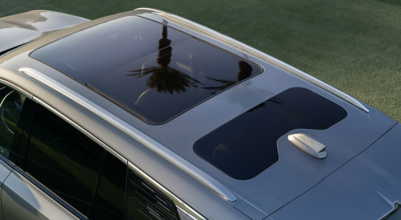 El techo panorámico ofrece mucha iluminación natural hasta la tercera fila. Foto: Cadillac