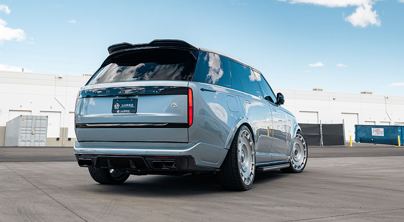 el Range Rover L460, elaborado por el taller Lusso Auto Spa & Design de Las Vegas, presume un color Ionian Silver para la carrocería. Foto: Urban Automotive