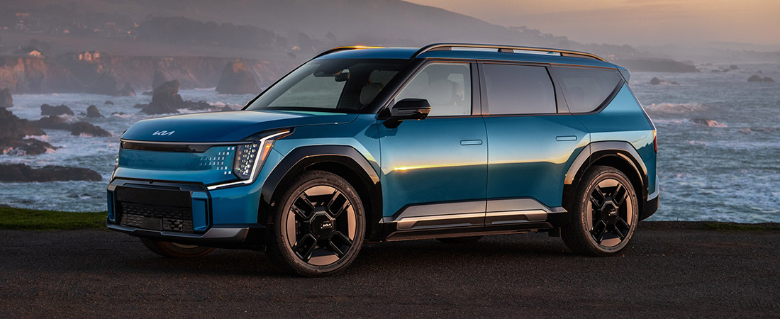 Hispanic Motor Press awards