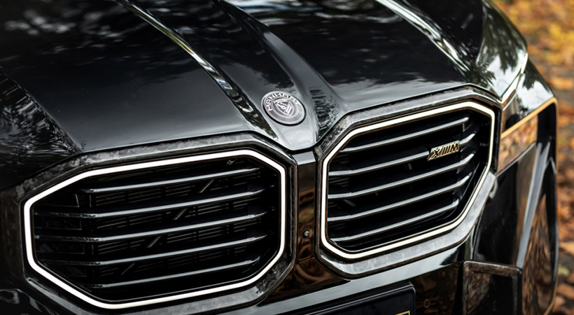 Al frente no falta el emblema del preparador. Foto: Manhart