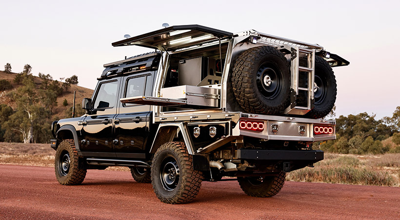 Asimismo, el vehículo posee un tanque de combustible Brown Davis, localizado detrás del parachoques trasero. Foto: Ineos