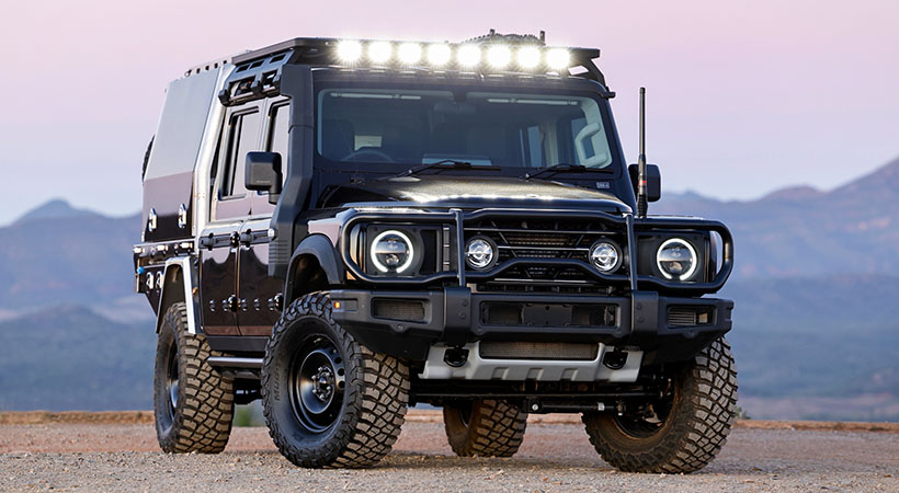 Sobre el toldo no falta una potente barra de luces adicionales. Foto: Ineos