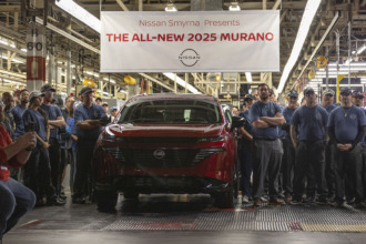 El primer Nissan Murano 2025 sale de las líneas de producción de Smyrna