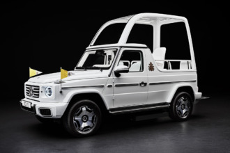 Habemus Papamóvil, la modificada Mercedes-Benz G 580 debuta en el Jubileo