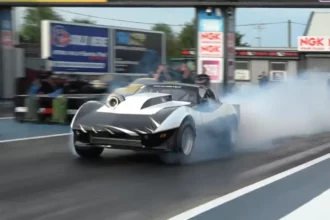Video: Este Corvette clásico con tracción total es imbatible en el Cuarto de Milla