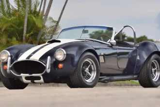 ¿Te gustan los autos de película? Este Shelby Cobra de 