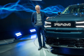 La caída de Carlos Tavares: Un liderazgo insostenible en Stellantis