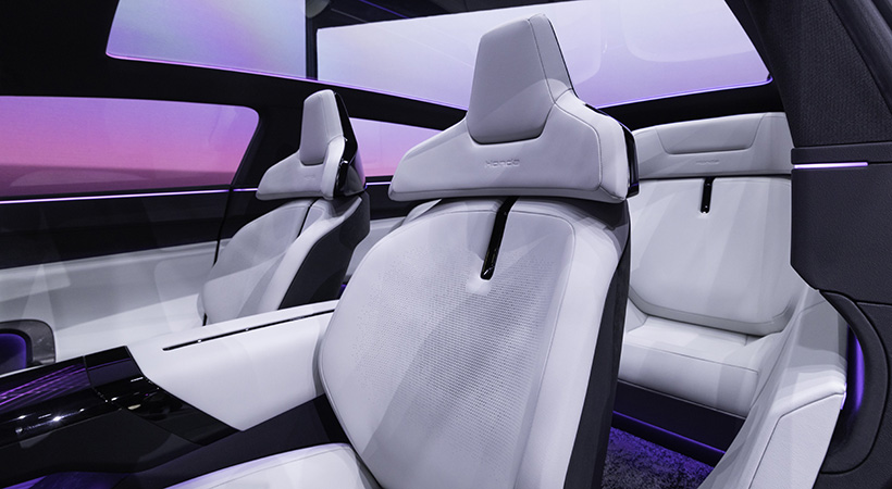 Los asientos son de corte deportivo y aspecto futurista. Foto: Honda