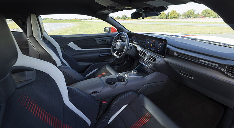 El interior recibe algunios detalles especiales. Foto: Ford