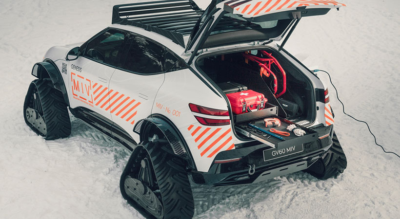 Su llamativo esquema de colores, con blanco y detalles naranjas, asegura visibilidad en entornos nevados. Foto: Genesis