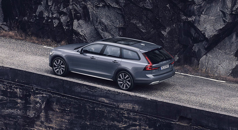 Esta vagoneta, a pesar de su lujo, no le teme a ensucairse en el off-road. Foto: Volvo 