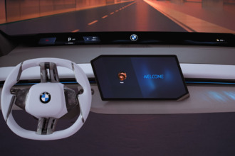 BMW Panoramic iDrive, la nueva pantalla de pilar a pilar