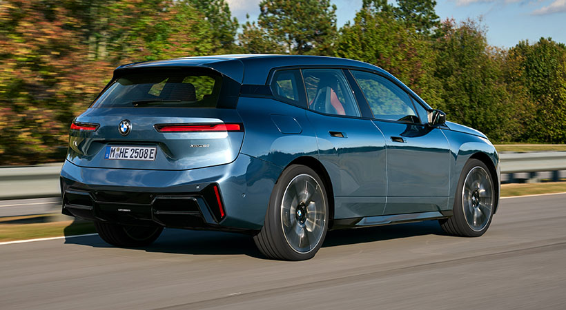 El parachoques delantero es nuevo, la parrilla ha sido rediseñada y los faros ahora cuentan con luces diurnas verticales. Foto: BMW