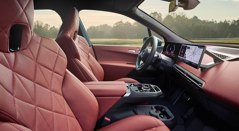 Al interior del BMW iX 2026, por primera vez, se ofrecen los nuevos asientos M multifuncionales. Foto: BMW