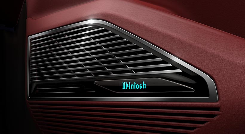 Sin duda, el plato principal en el habitáculo es el sistema de sonido McIntosh con 19 bocinas y 1200 vatios de potencia que ofrece una calidad de sonido inigualable. Foto: Jeep