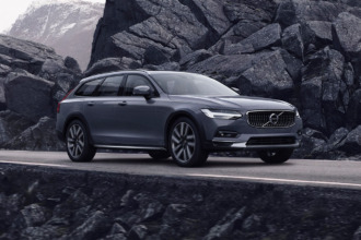 Volvo V90 Cross Country 2024: Un sueco con botas de montaña
