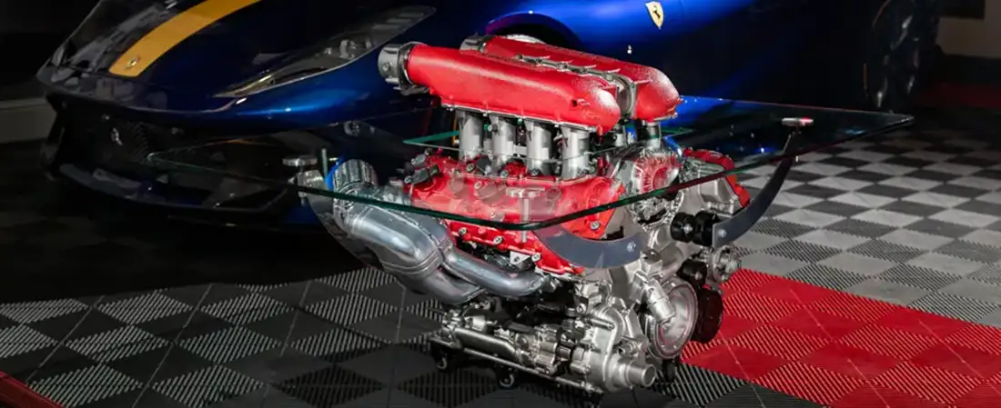 mesa con motor ferrari