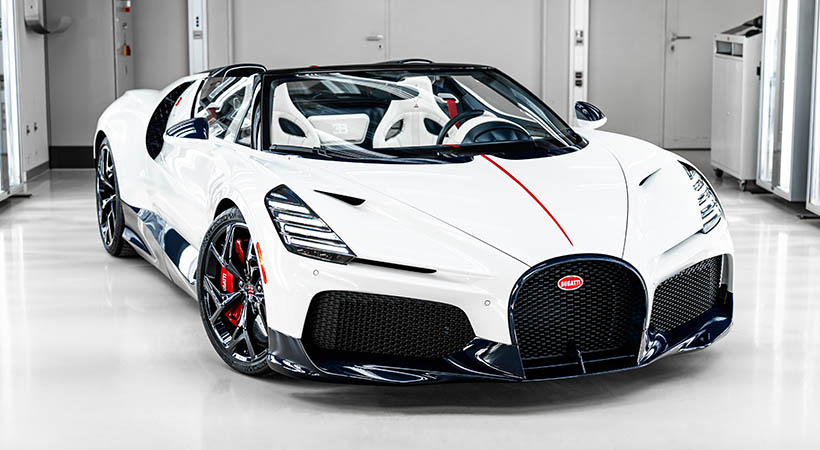 El segundo modelo cuenta con una carrocería en ‘White Glacier’ adornada con toques en ‘Blue Carbon’, ‘Atlantic Blue’ e ‘Italian Red’. Foto: Bugatti
