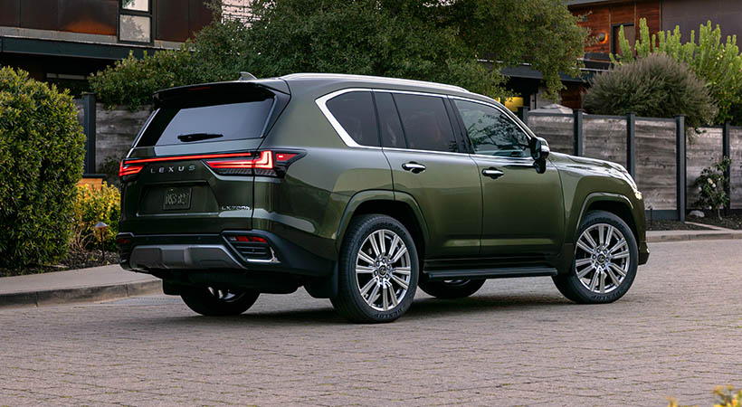 El motor V6 es notablemente silencioso, y la asistencia del propulsor eléctrico compensa cualquier retraso del turbo, proporcionando una experiencia de manejo suave y ágil. Foto: Lexus