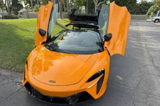 McLaren Artura 2025: Tecnología híbrida a toda potencia