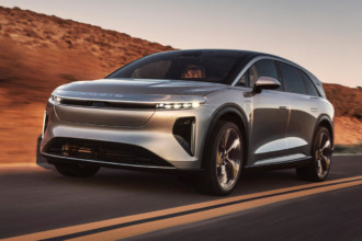 Lucid Motors en shock: CEO Peter Rawlinson renuncia inesperadamente