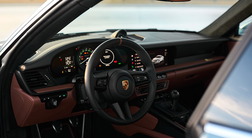 El vehículo en cuestión cuenta con un acabado en Shore Blue Metallic y está equipado con el Heritage Design Package. Foto: Porsche