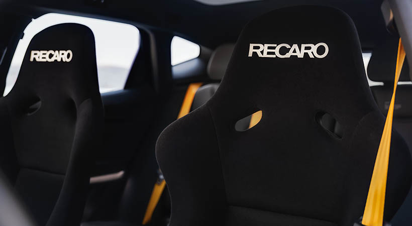 La lista de accesorios incluye también faros adicionales Stedi Quad Evo en la parte frontal y asientos deportivos Recaro. Foto: Polestar