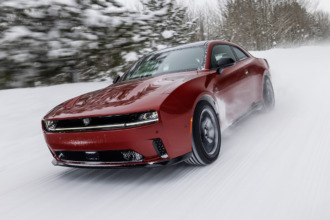 El Dodge Charger Daytona presume su tracción total en la nieve