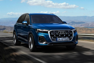 Audi Q7 2025: Lujo y potencia desplegados en la costa californiana