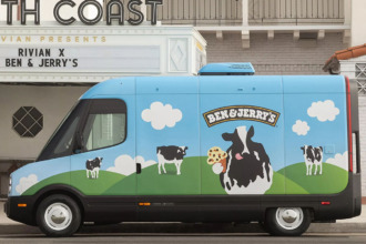 Ben & Jerry’s y Rivian se unen para una experiencia eléctrica de helados