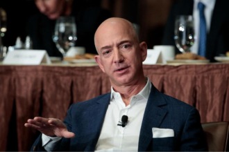 ¡Cuidado, Elon! Jeff Bezos se prepara para lanzar una troca eléctrica