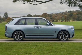 Rolls-Royce Black Badge Cullinan Daisy, una edición especial inspirada en las flores de Eslovaquia