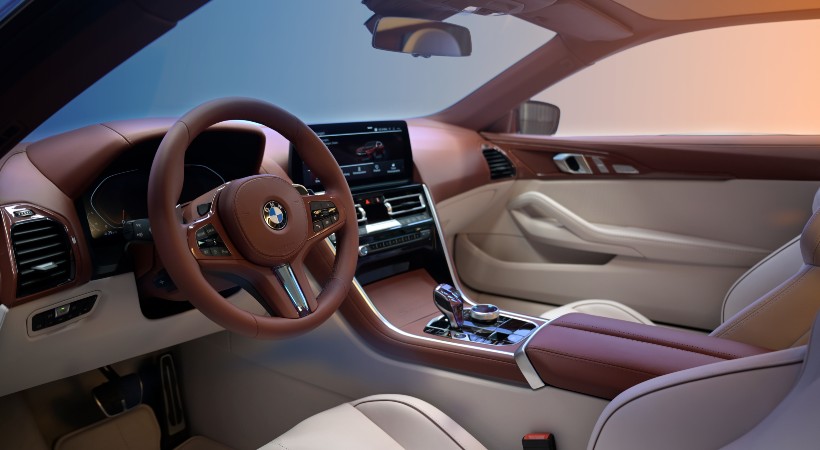 El habitáculo combina cuero en dos tonos. Foto: BMW