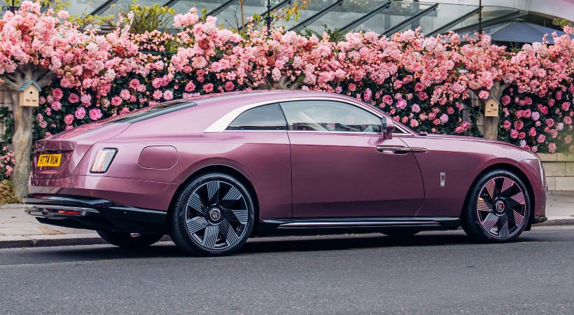 De acuerdo con el fabricante, la naturaleza, especialmente las flores, ofrece un lenguaje lleno de simbolismo, emoción y estética. Foto: Rolls-Royce