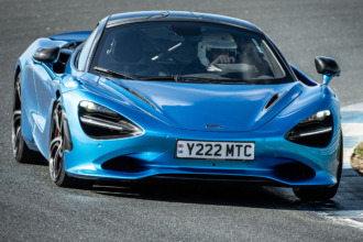 Millonarios evitan pagar impuestos en sus autos de lujo en Estados Unidos